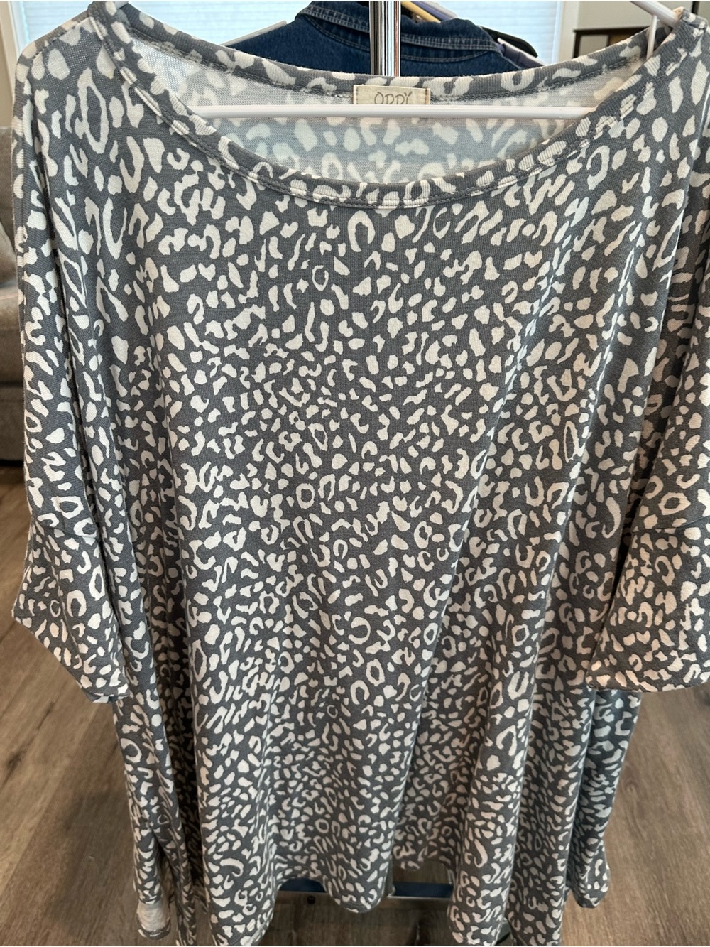 Oddy Women’s plus-size Gray & White Leopard-print Oversized Knit Top🩷🩷3X/4X - Picture 5 of 9